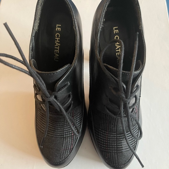Size 5 le chateau round toe shoes - Picture 2 of 5